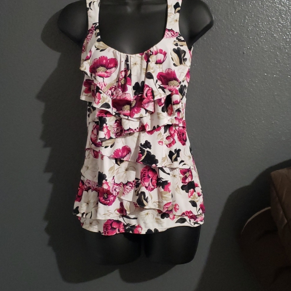 White house black market flower top